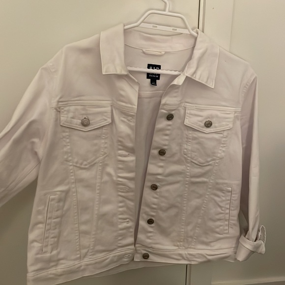 Selling white GAP jean jacket . - Picture 3 of 3